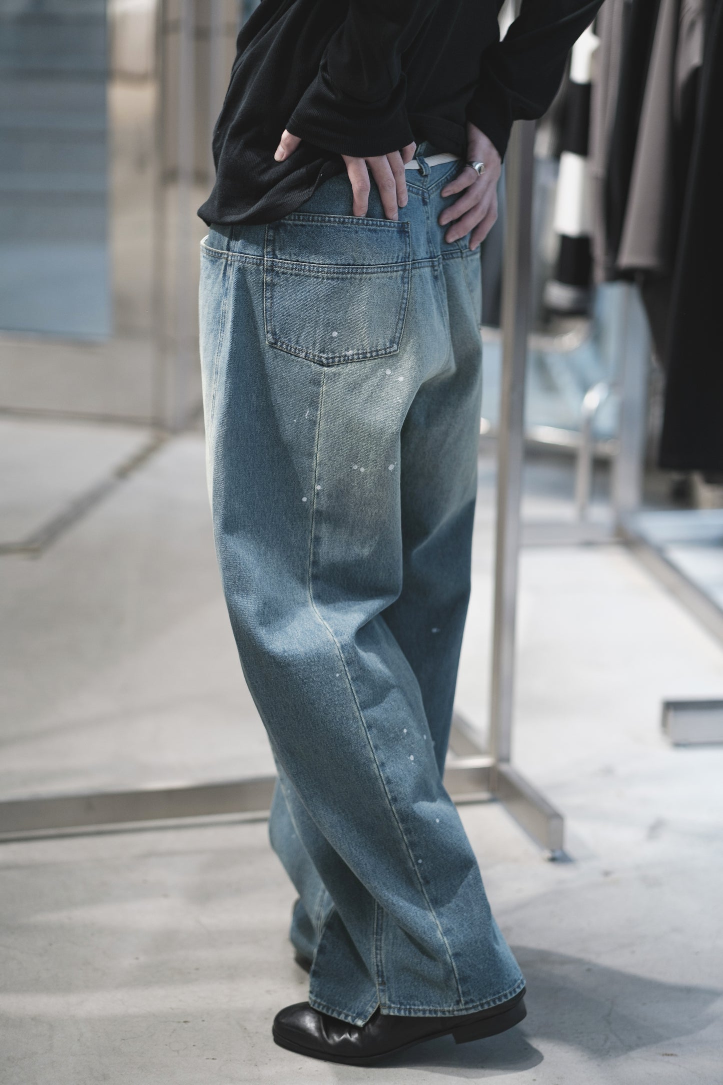 aging baggy denim pants