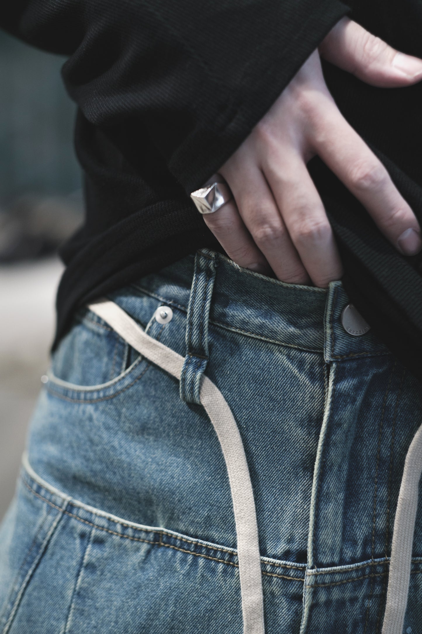 aging baggy denim pants