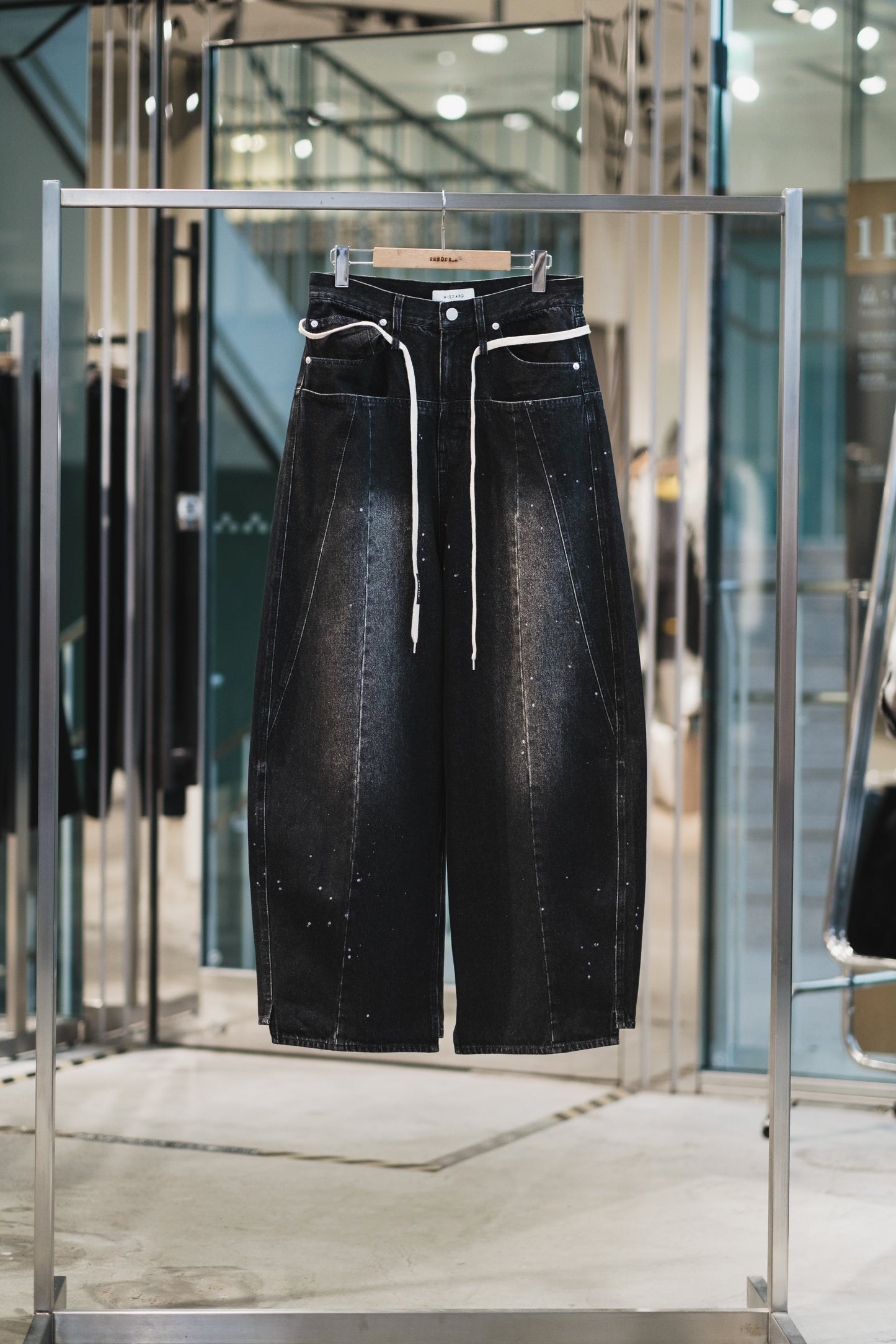 aging baggy denim pants