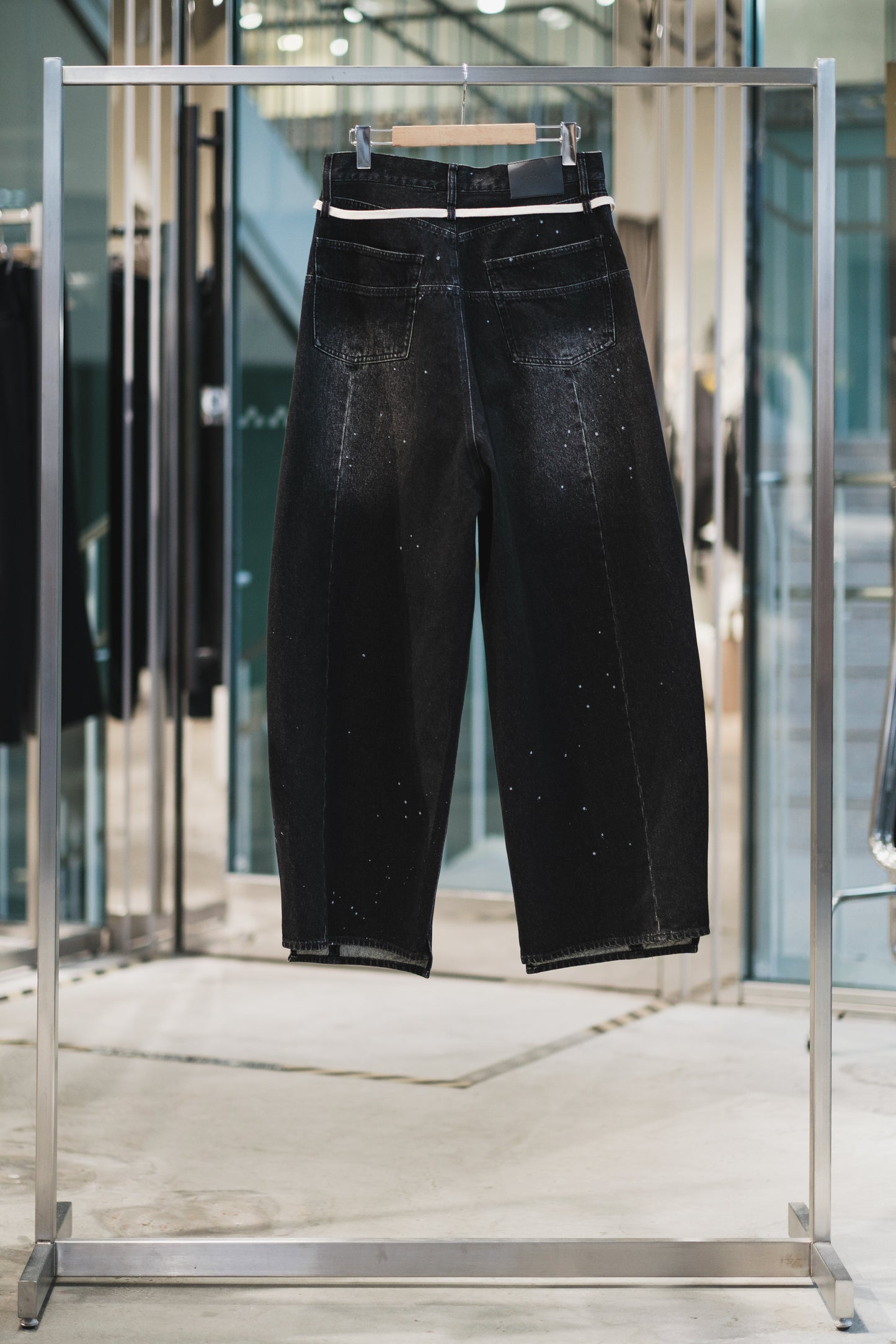 aging baggy denim pants