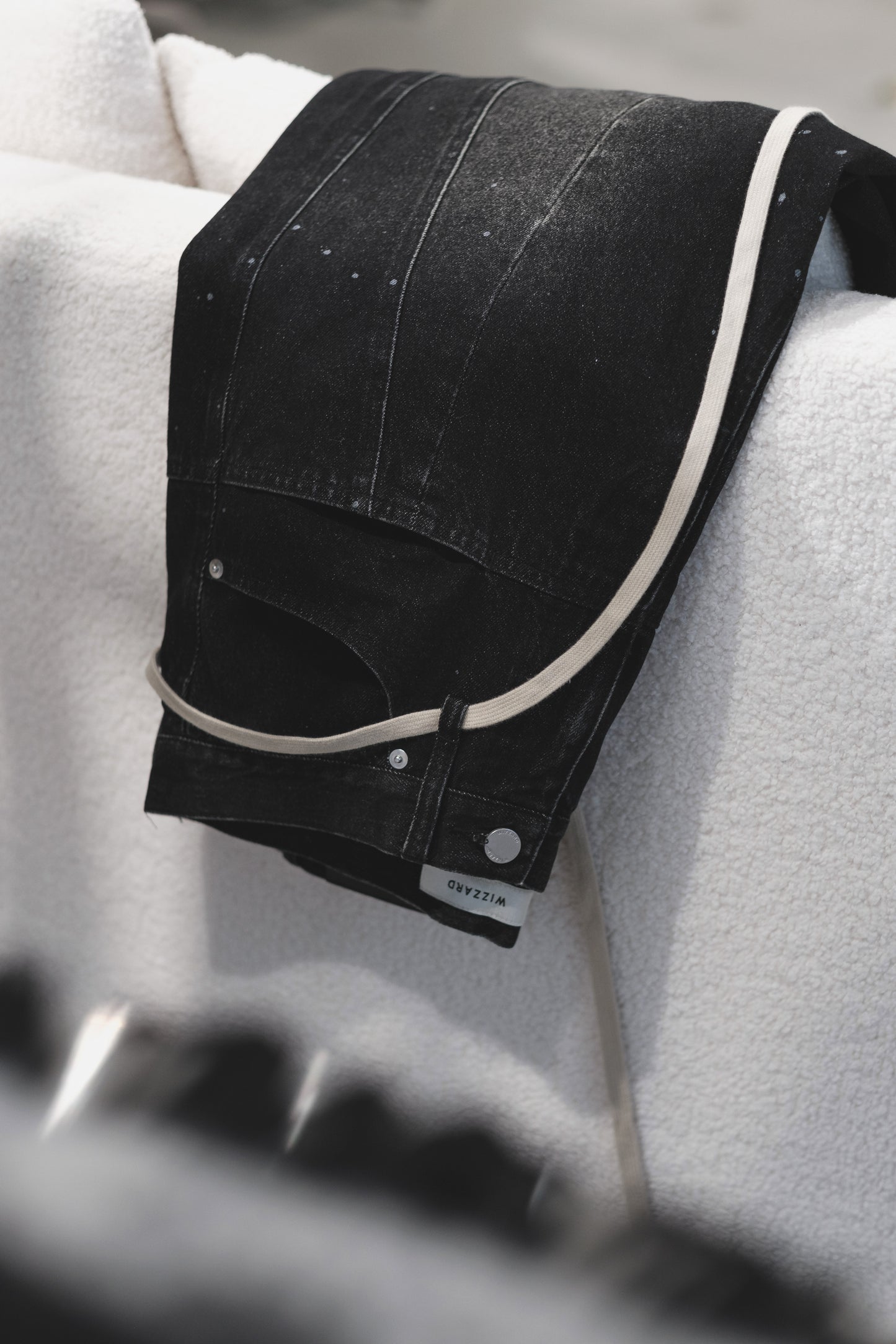 aging baggy denim pants