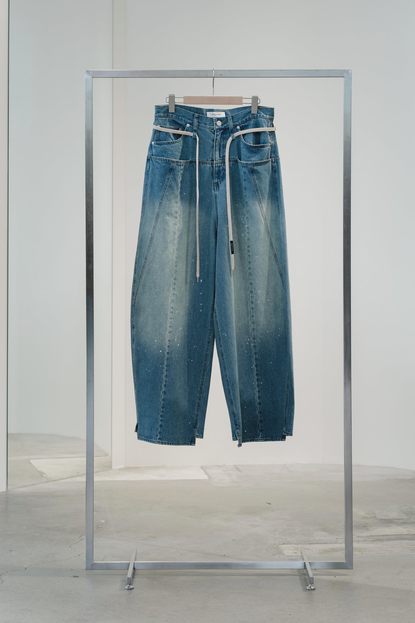 aging baggy denim pants