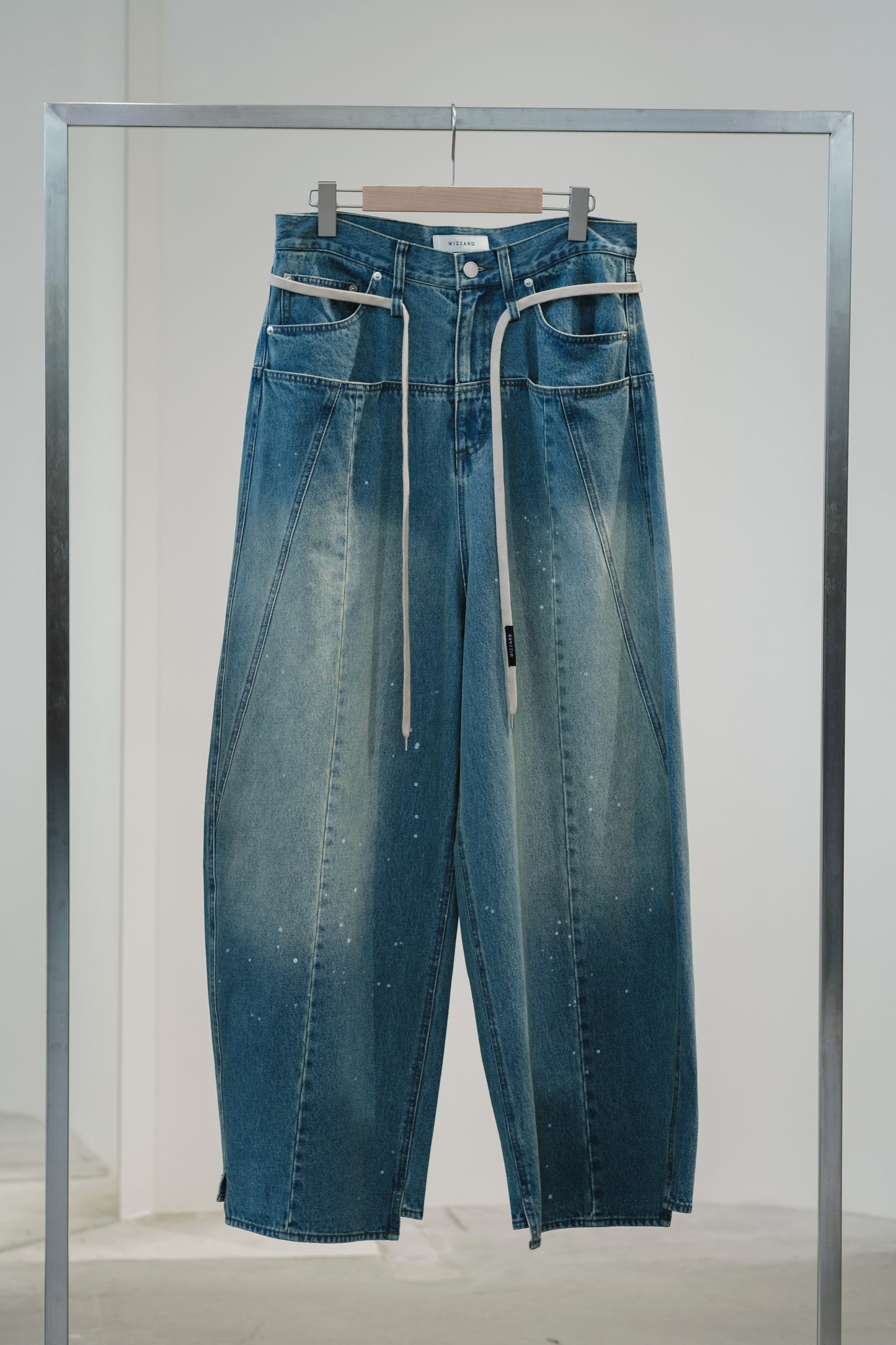 aging baggy denim pants