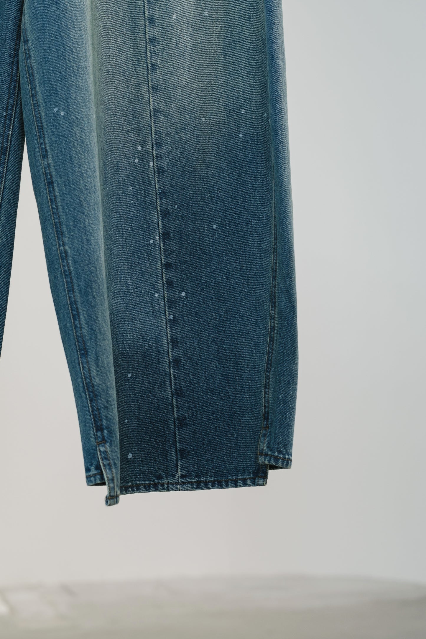 aging baggy denim pants