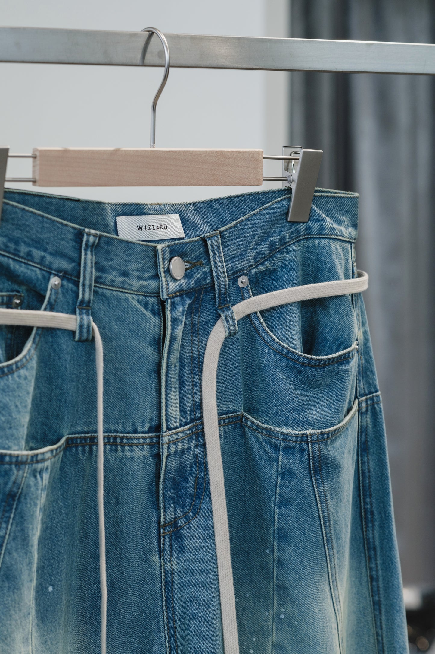 aging baggy denim pants