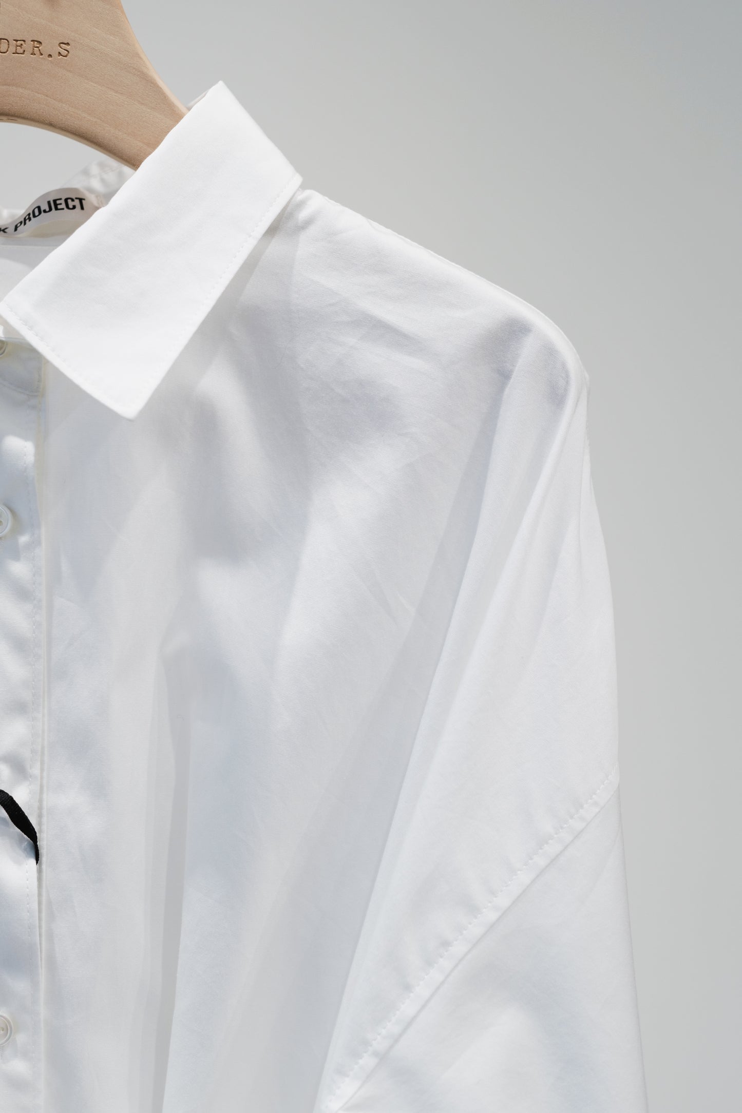 buckle balloon shirt