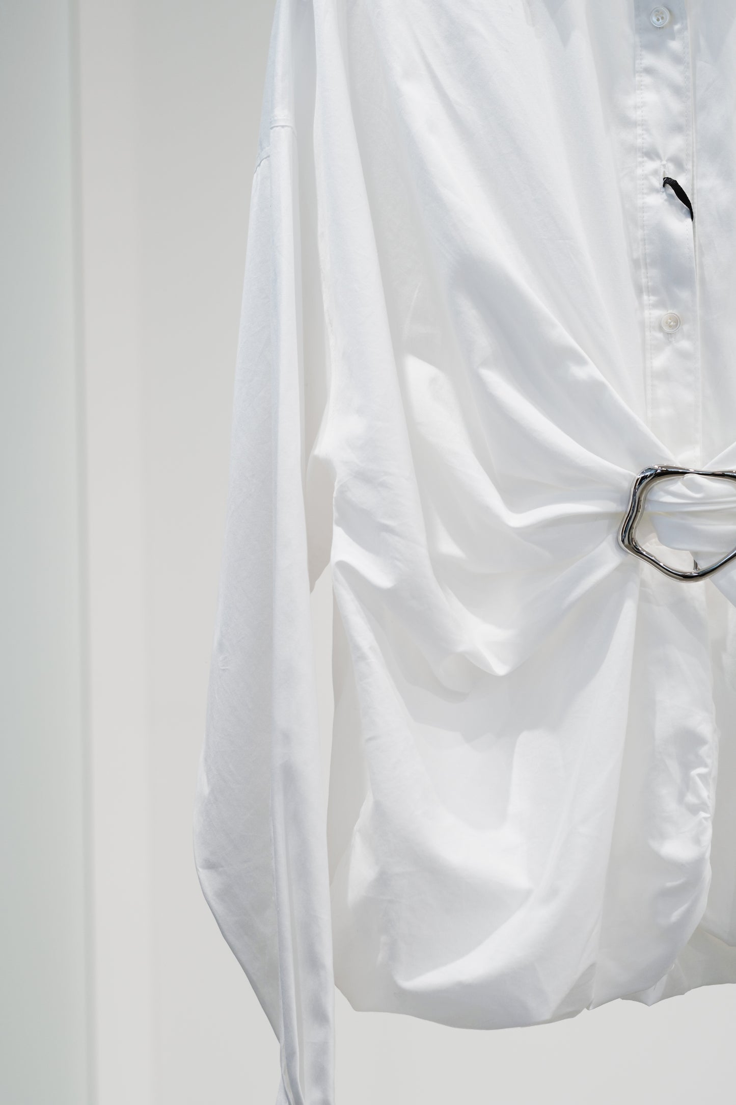 buckle balloon shirt