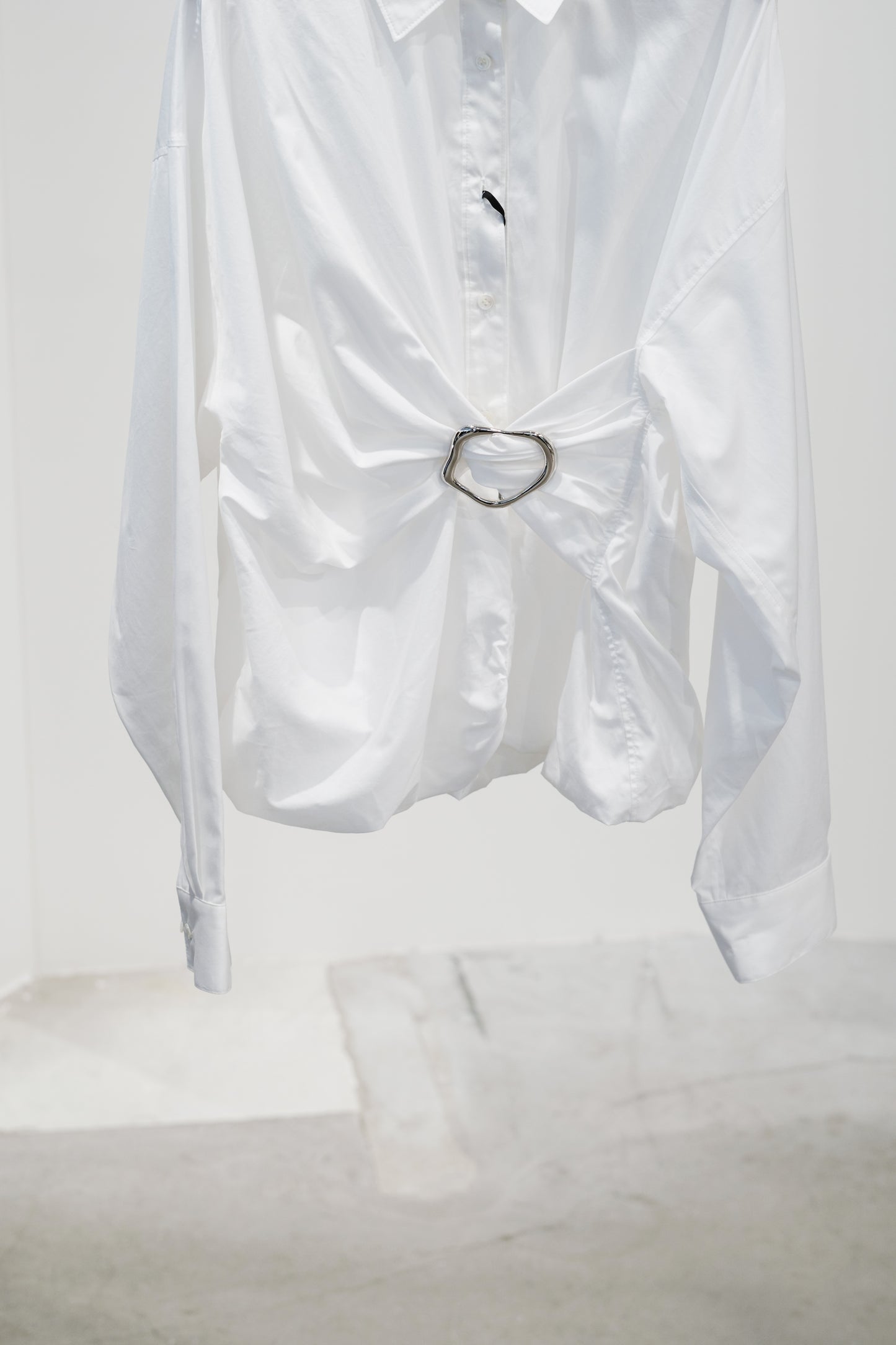 buckle balloon shirt