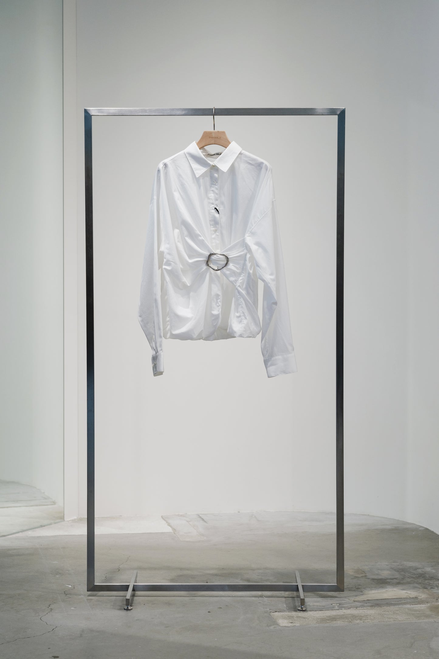 buckle balloon shirt