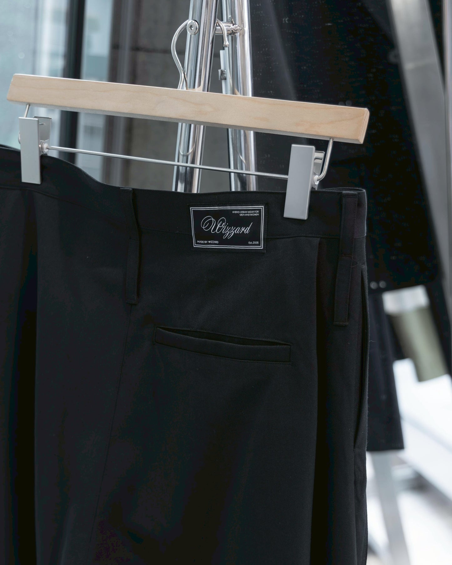 studded motion pleat gab shorts