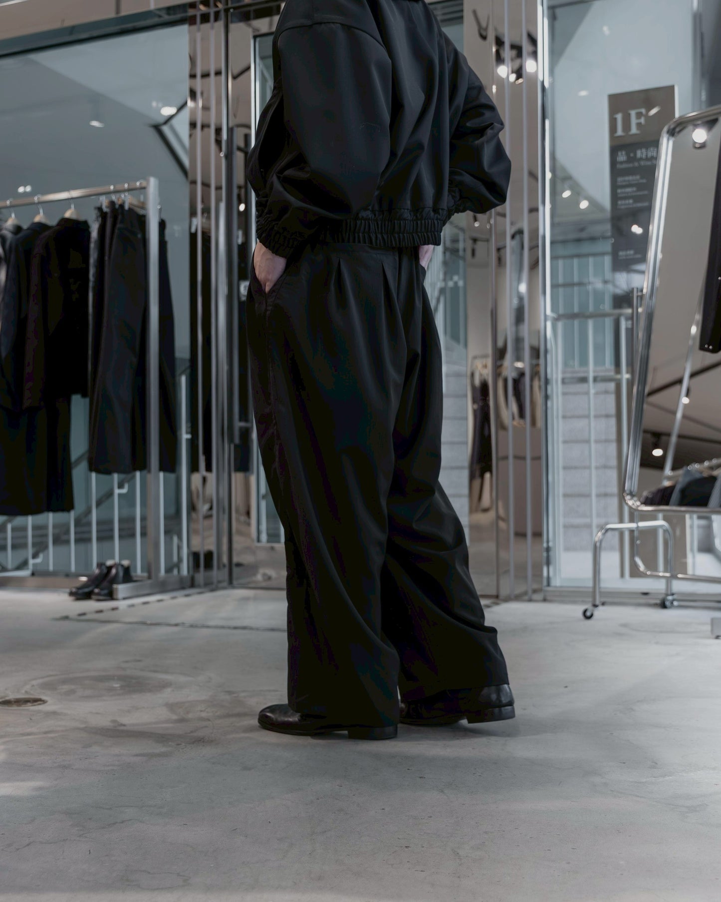 puckering balloon trousers