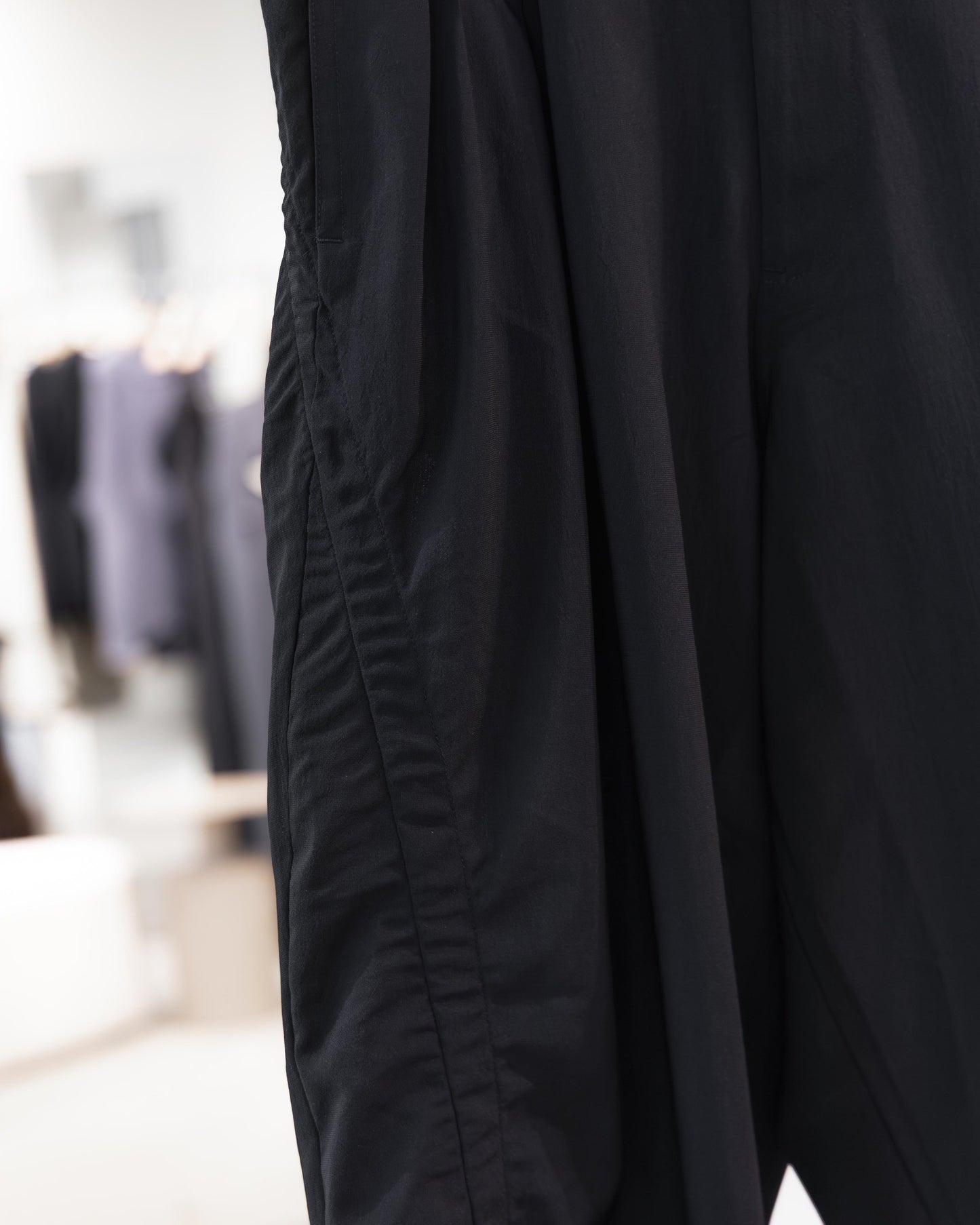 puckering balloon trousers