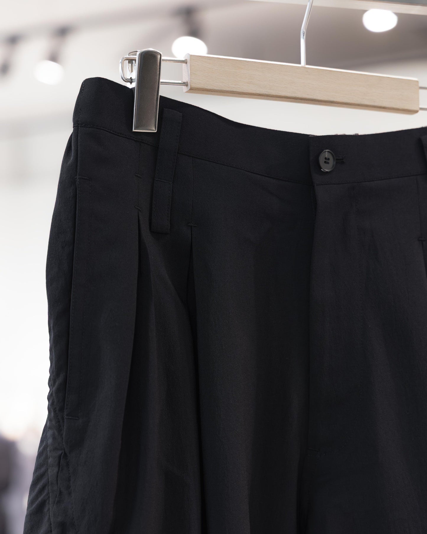 puckering balloon trousers