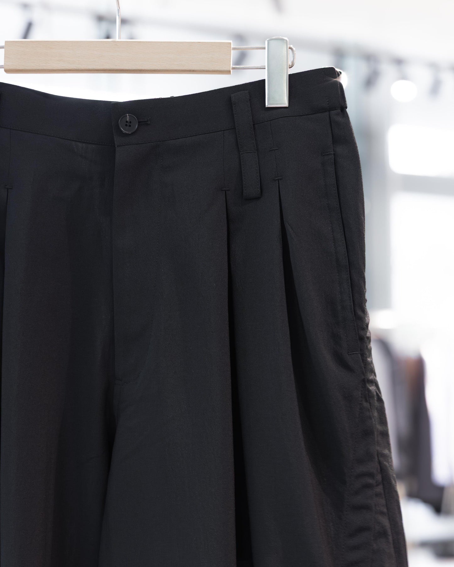 puckering balloon trousers