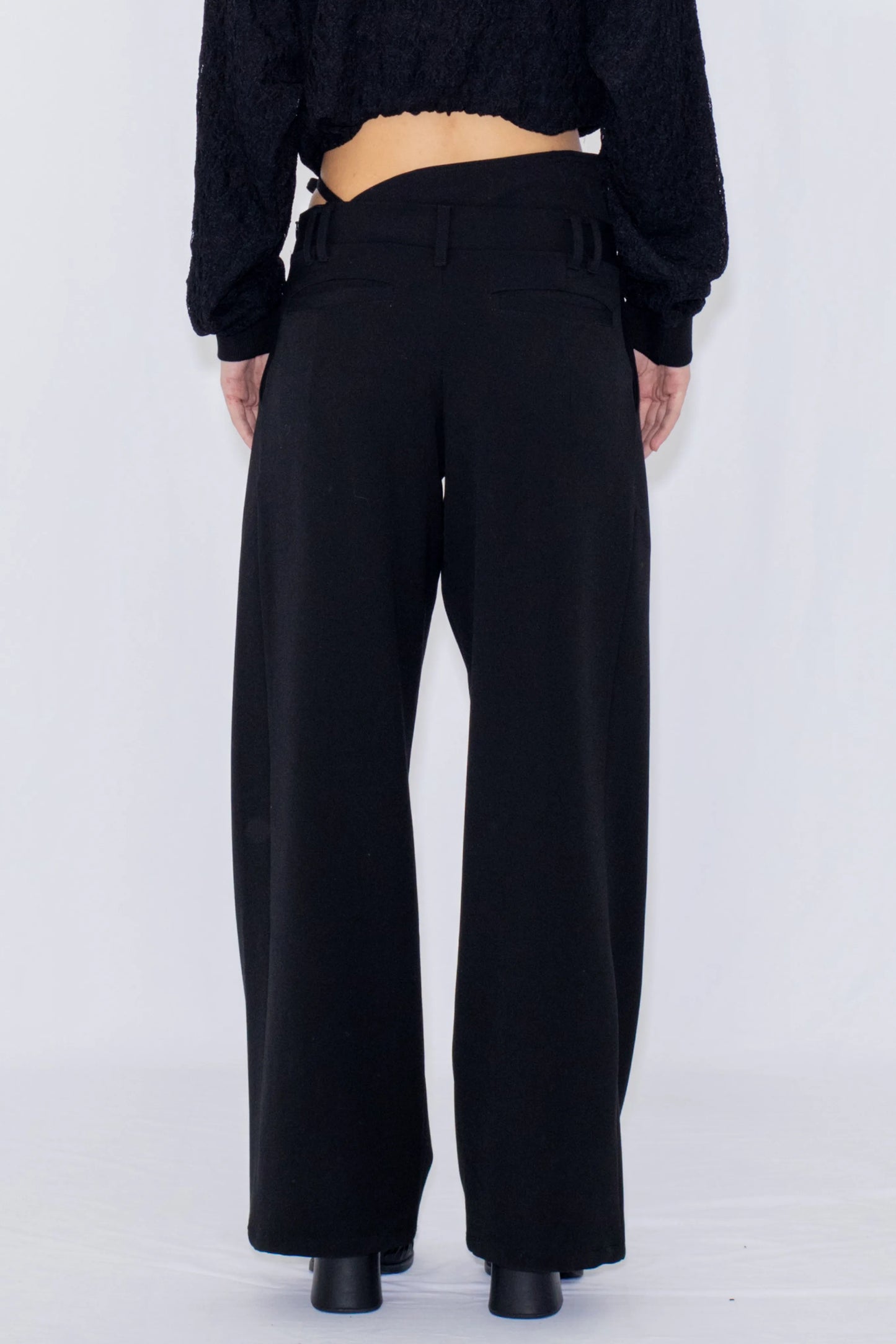 string wide trousers