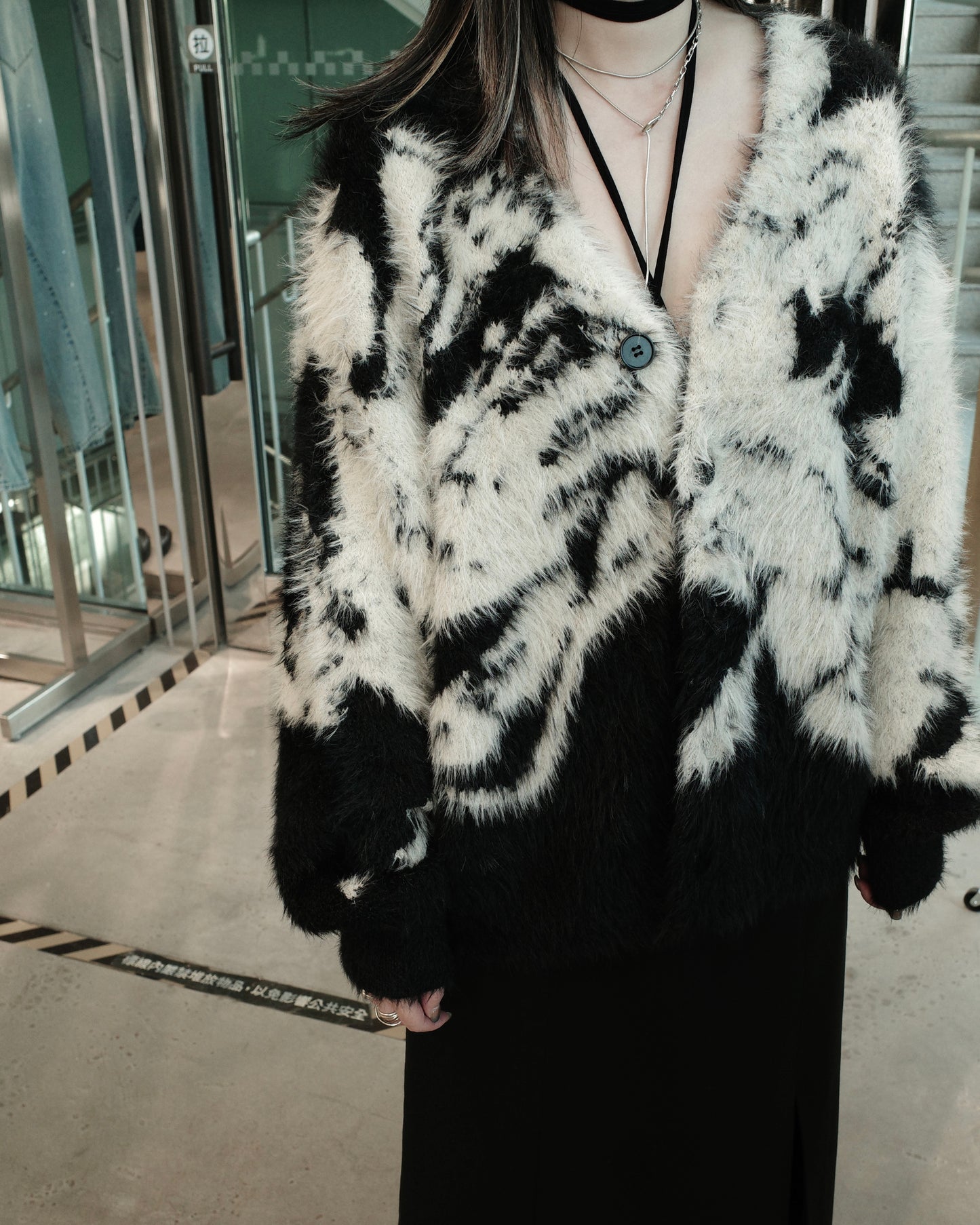 jacquard cardigan “shokkakuteki sonzai”