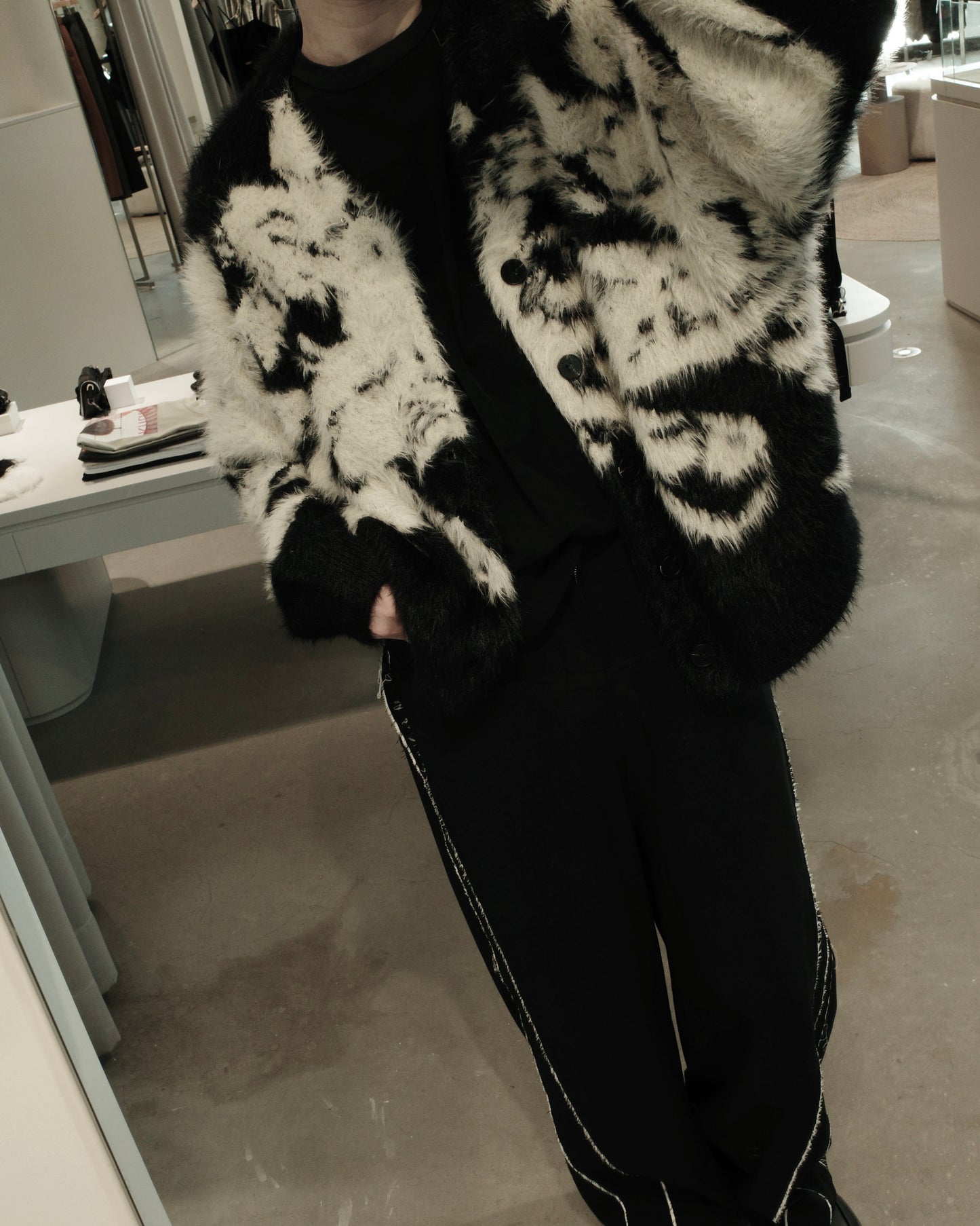 jacquard cardigan “shokkakuteki sonzai”