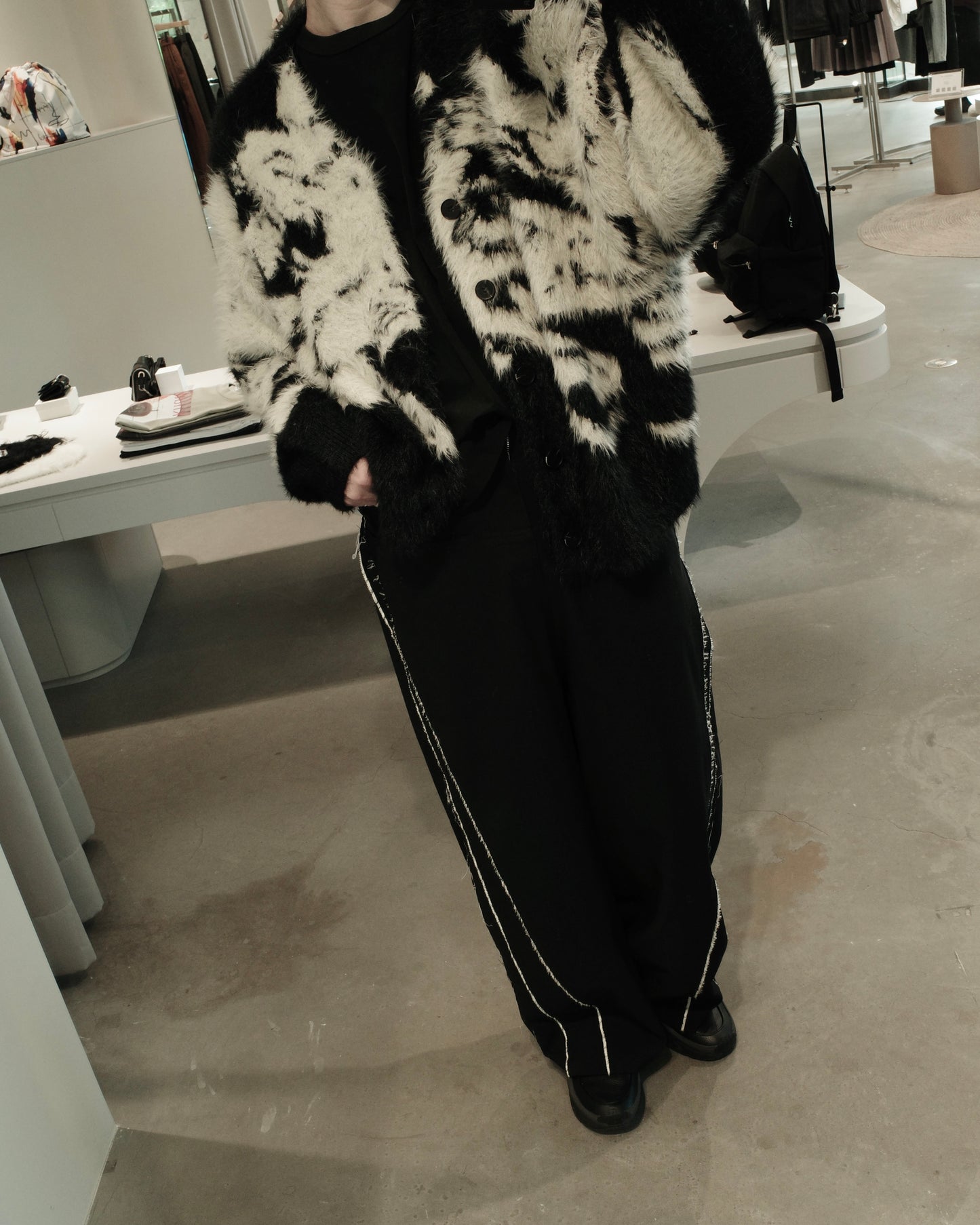 jacquard cardigan “shokkakuteki sonzai”