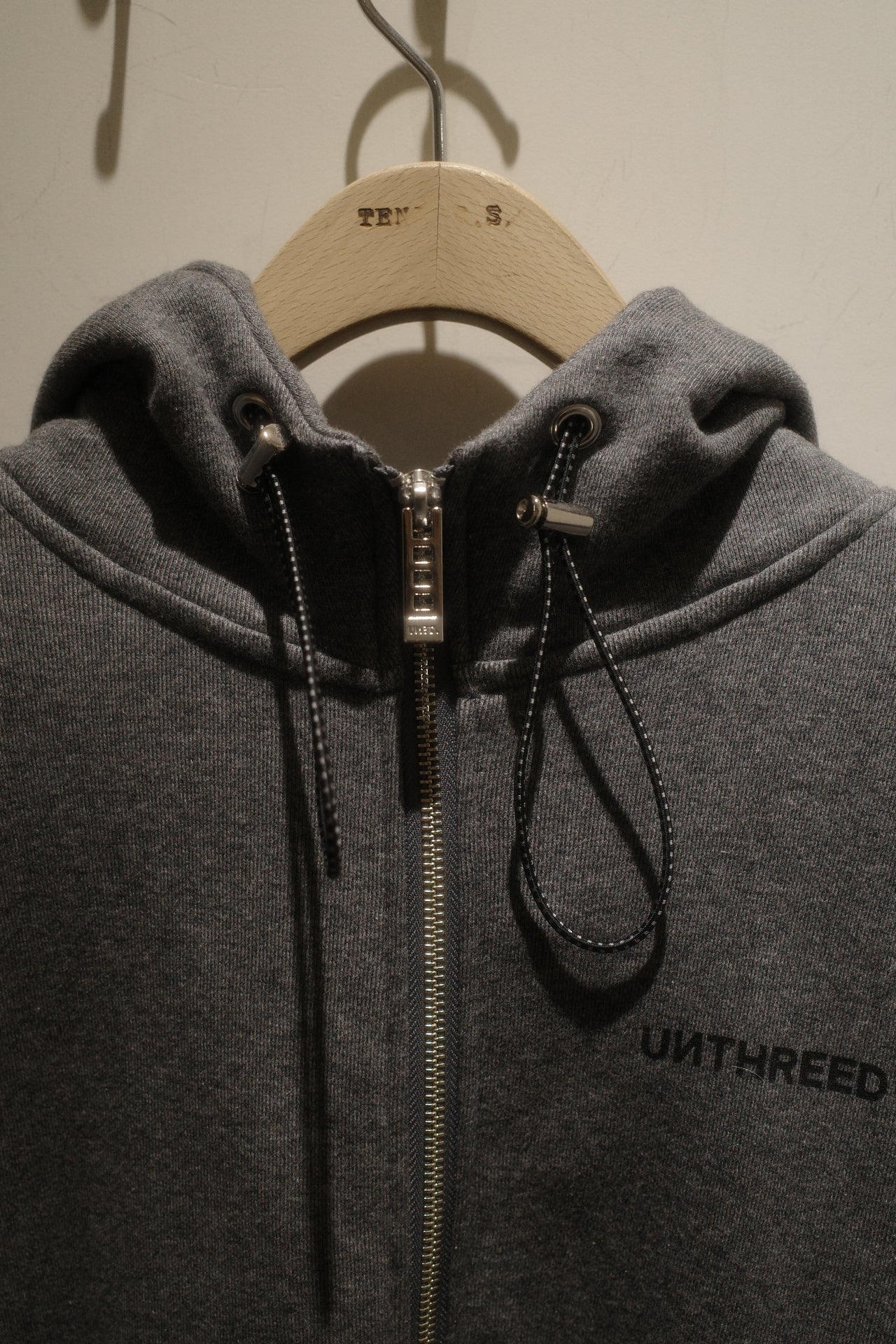 arm cover docking zipup hoodie