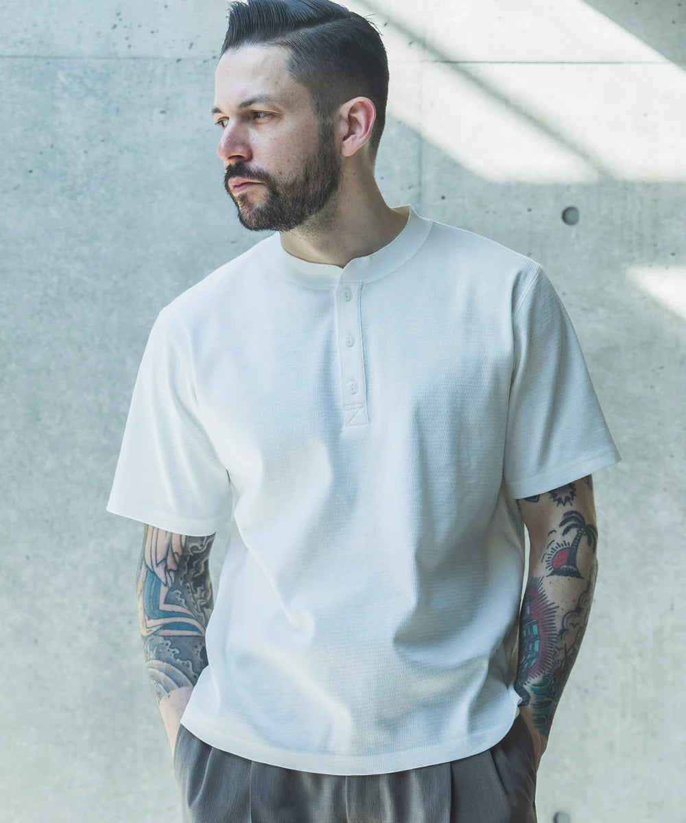 compact honeycomb mesh / henley neck t-shirt