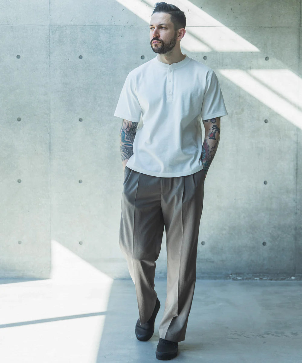 compact honeycomb mesh / henley neck t-shirt
