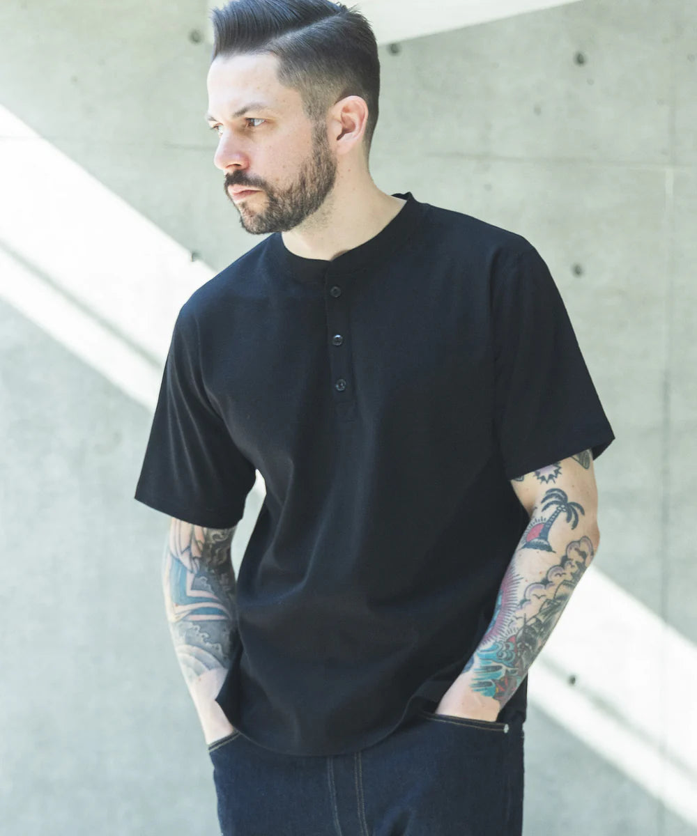 compact honeycomb mesh / henley neck t-shirt