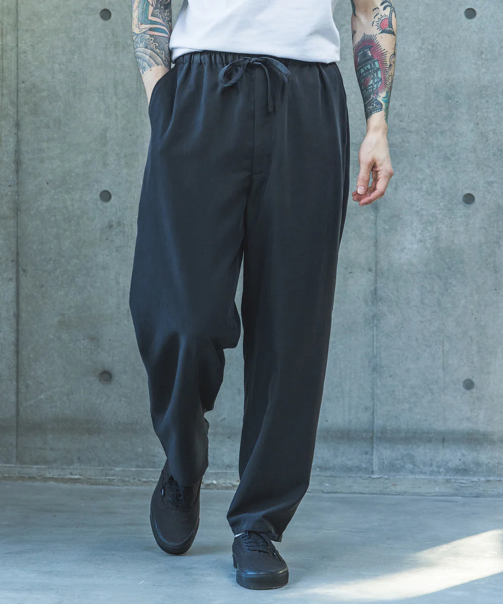t/r powder cloth / drawstring tapered pants