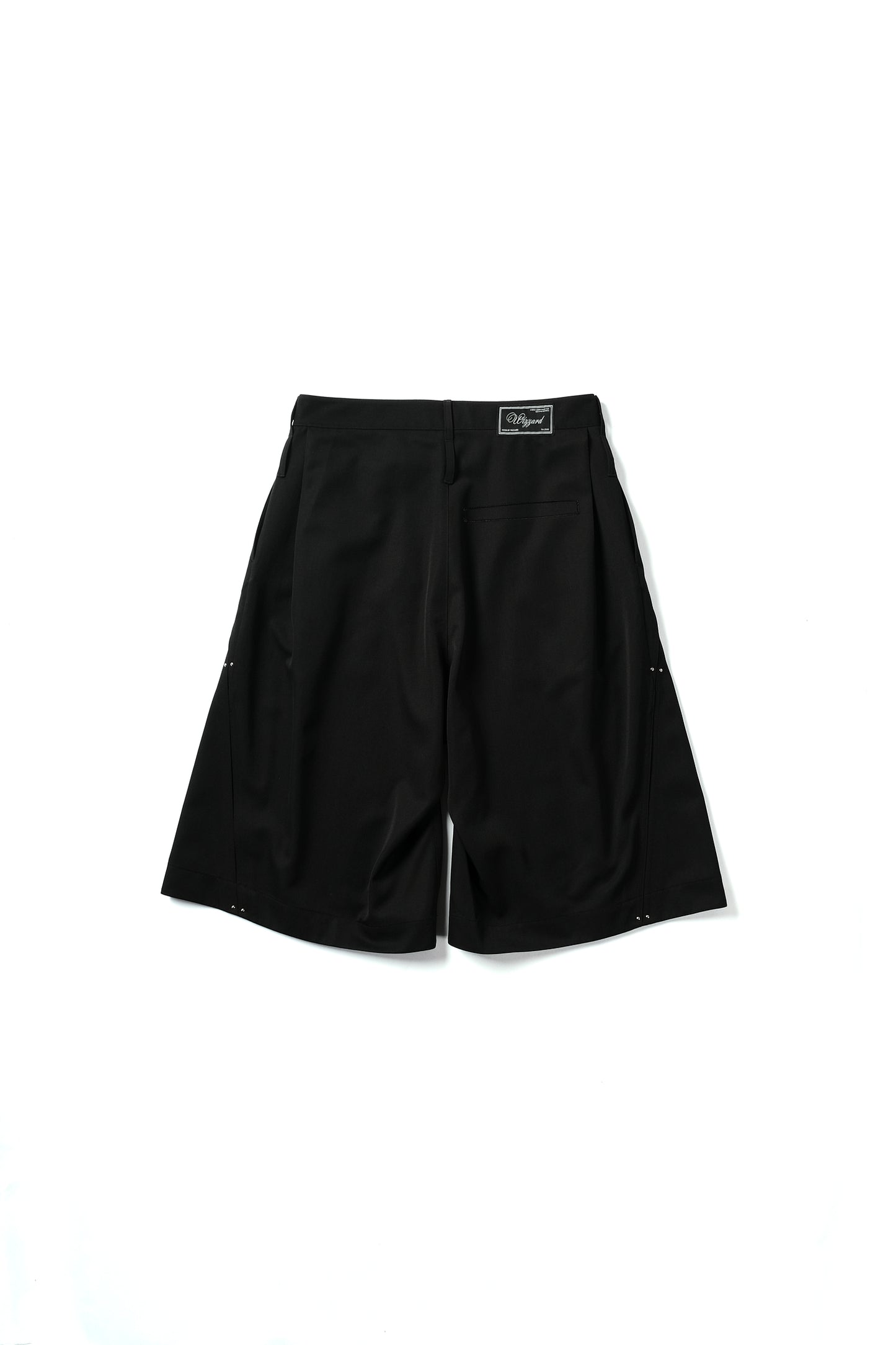 studded motion pleat gab shorts