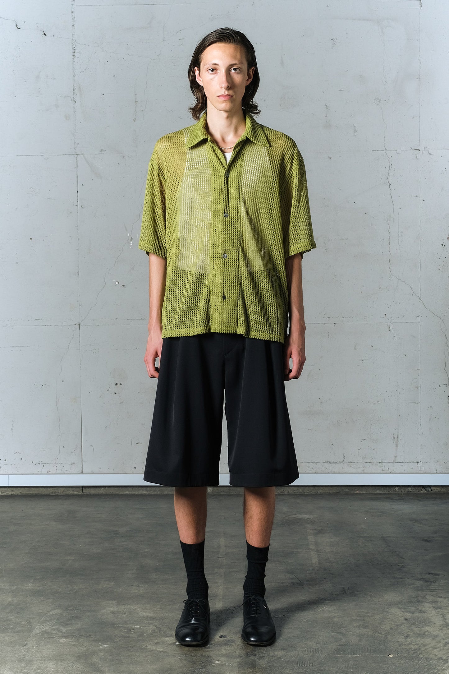 studded motion pleat gab shorts