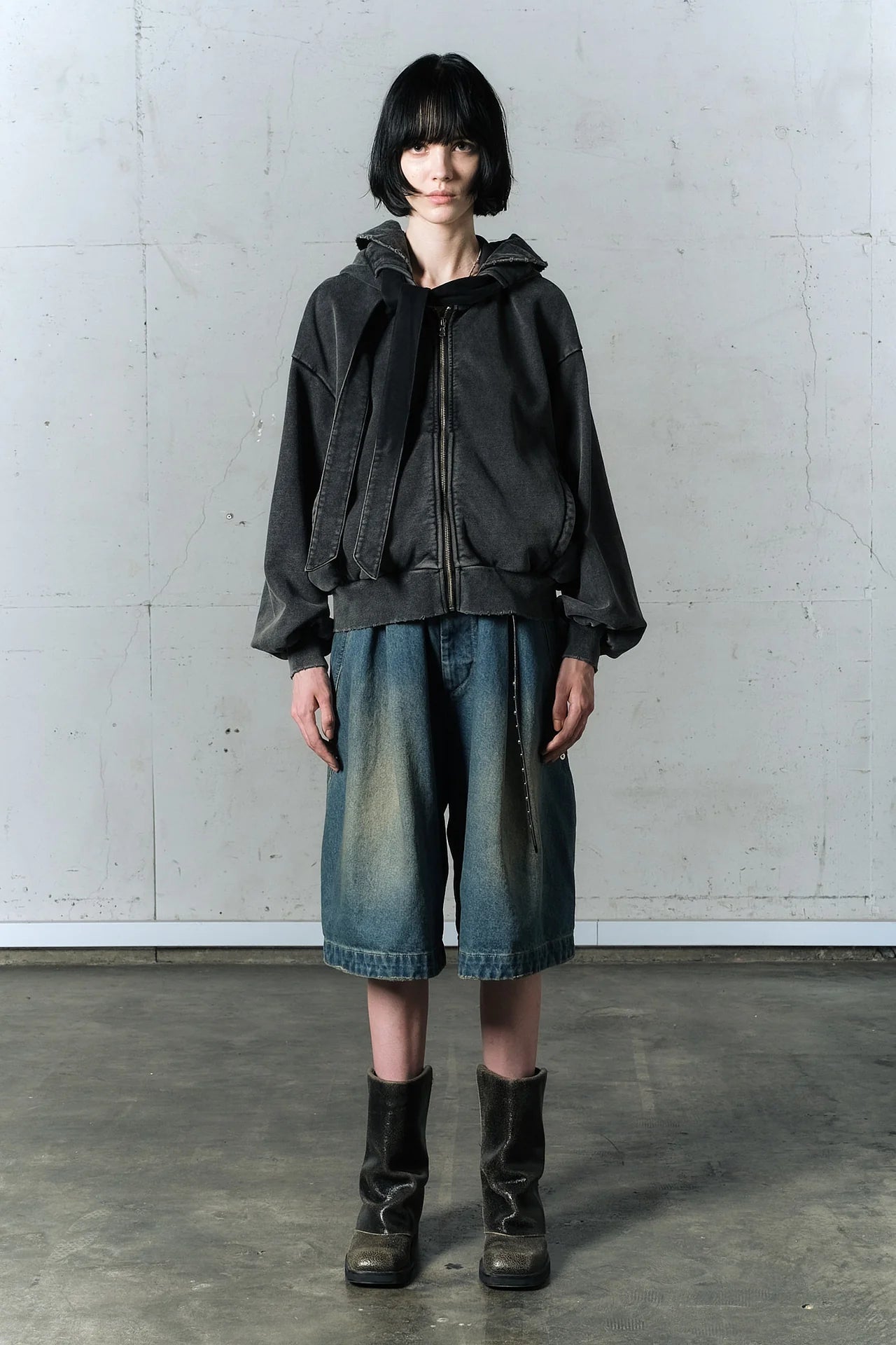 motion pleat wide denim shorts