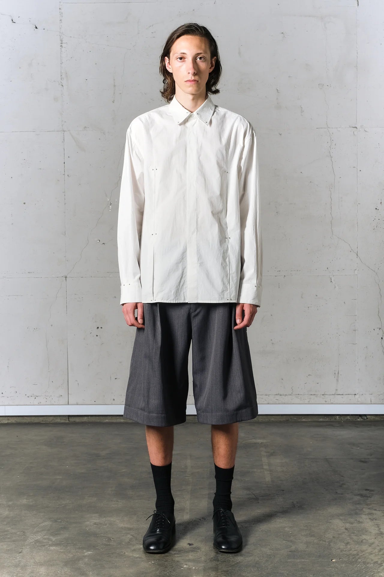 studded motion pleat broad shirt