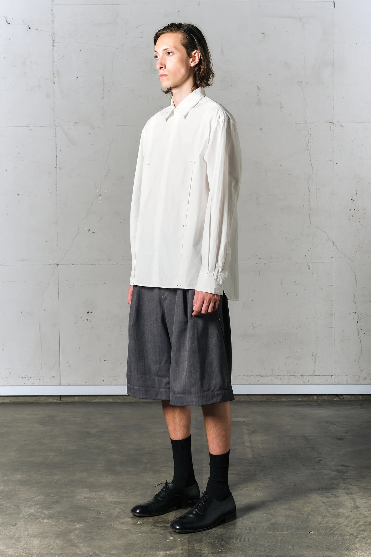 studded motion pleat broad shirt