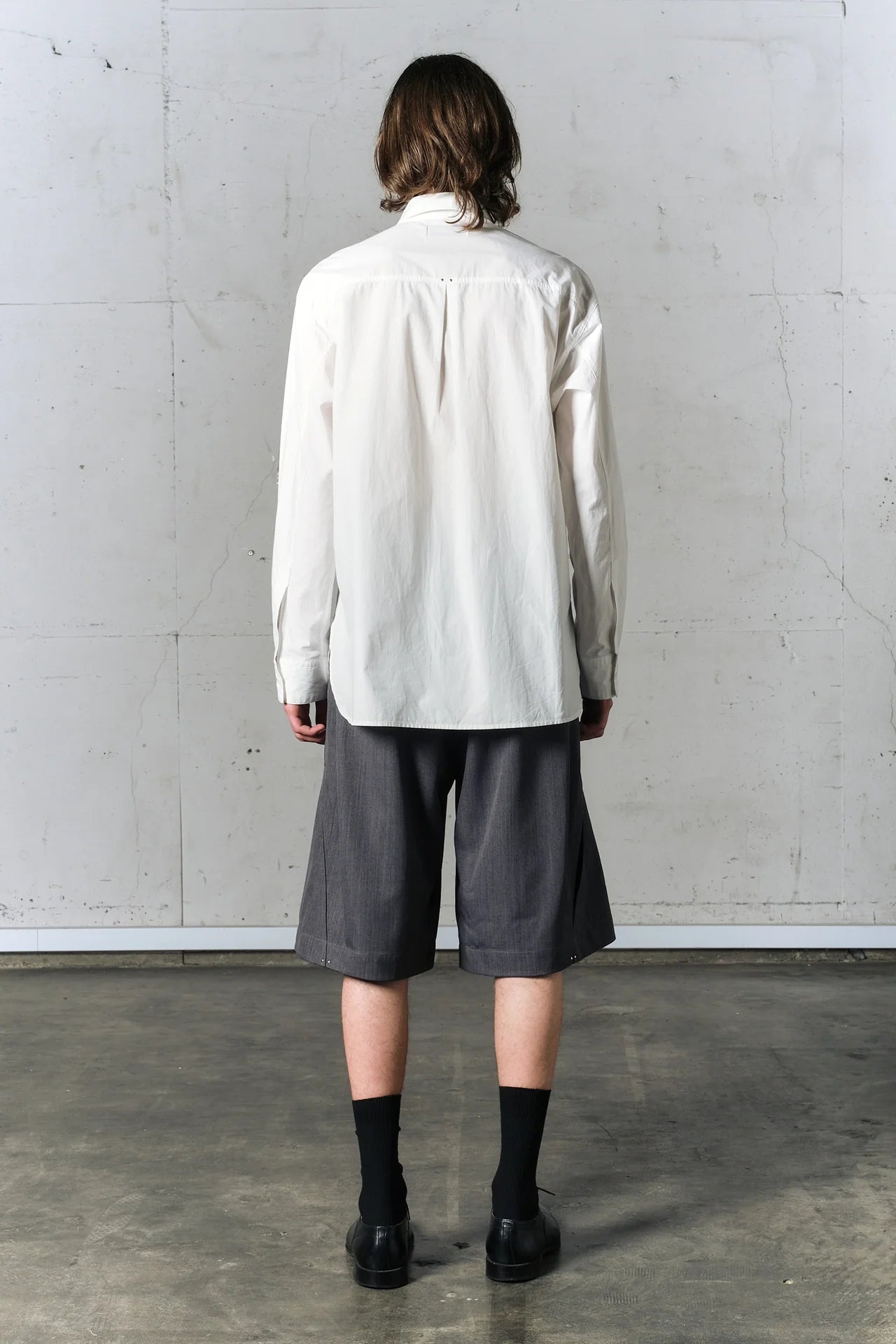 studded motion pleat broad shirt