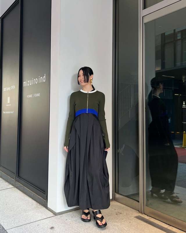 curve line tuck sleeveless op