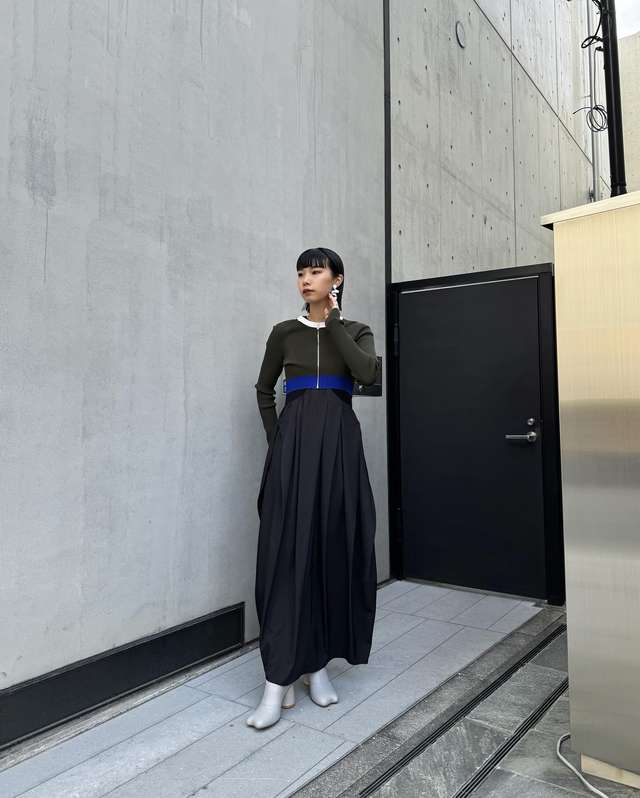 curve line tuck sleeveless op